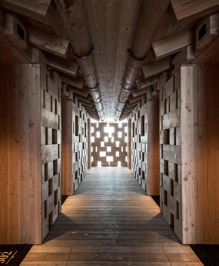 Bergdorf Zallinger – Un eco-hotel sulle Dolomiti, dove antichi fienili del XIX secolo sono stati trasformati in mini-chalet di charme.