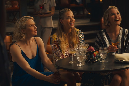 Carrie Coon, Michelle Monaghan und Leslie Bibb spielen drei alte Freundinnen. Das hält sie aber nicht vom Lästern ab. 