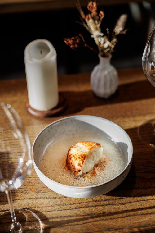 Seeteufel mit Wurzelgemüse und Heida-Sauce.