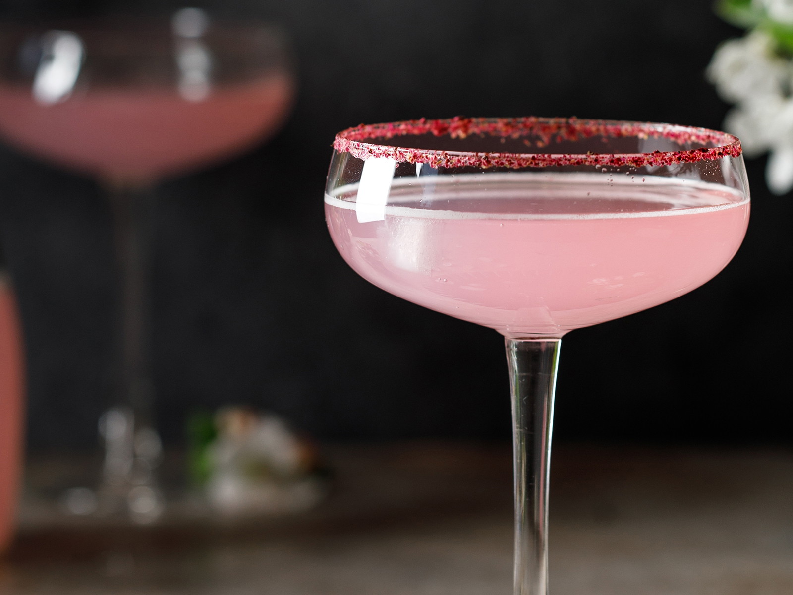 Frisch, fruchtig, blumig und prickelnd: so schmecken die perfekten Frühlingsdrinks