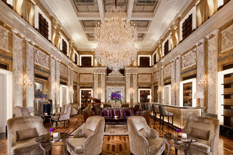 Die Bar Imperial. 