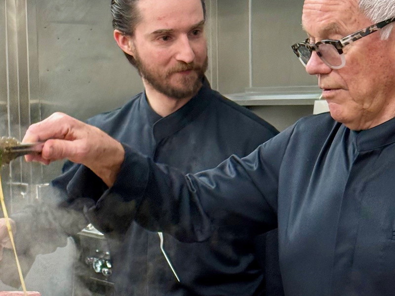 Starkoch Wolfgang Puck (rechts) mit Sohn Byron