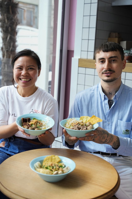 Aon Homberger von «Thai Moving Noodles» und Pashk Cenaj, der Besitzer vom «Milieu».