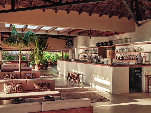 Boho-Style und Party-Vibes: Der Beachclub »Beachhouse« liegt direkt am lebendigen Playa d’en Bossa.