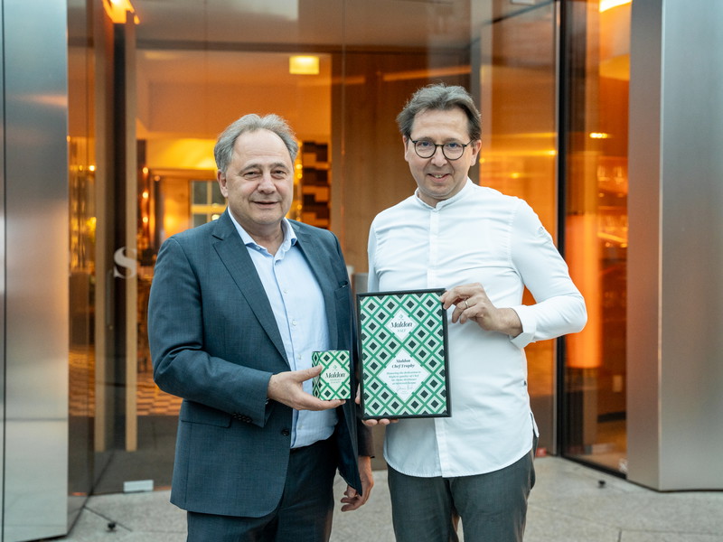 Hannes Winkelbauer mit Heinz Reitbauer vor dem »Steirereck« in Wien. 
