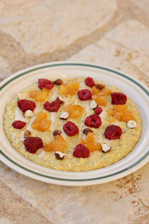 Cheesecake Oats mit Kaki, Orange und Himbeeren