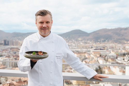 Über den Dächern von Graz wird im Oktober der krönende Jahresabschluss von Vollmund 2025 gefeiert. Zu erwarten ist ein fulminanter Abend mit allerlei Überraschungen für Auge, Gaumen und Seele.