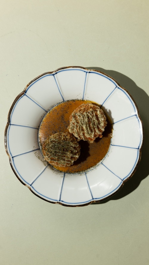 Arancini mit Curry, Scarmoza und Nori.
