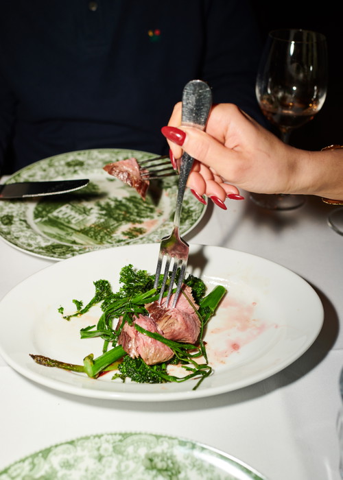 Tagliata di Manzo von Flanksteak mit sautiertem Schnittlauch.