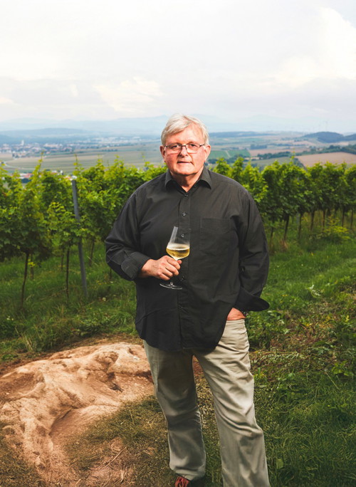 Ludwig Neumayer aus Inzersdorf gilt als Vater der Qualitätsrevolution. Auf seinem steinigen Kalkterroir keltert er Spitzengewächse von Weltklasse.
