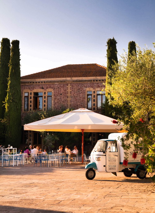 Immer einen Besuch wert: das Weingut Sella &amp; Mosca. Angeschlossen ist die »Casa Villamarina«.