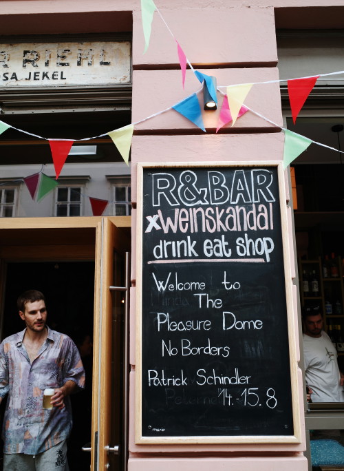 Die retro-schicke »R&amp;Bar« mit Fokus auf Naturwein.