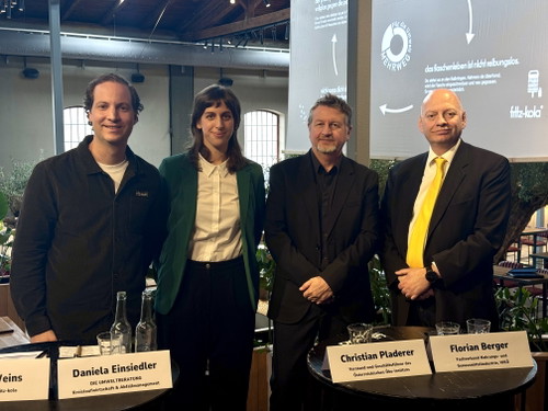 Florian Weins (Geschäftsführer fritz-kola), Daniela Einsiedler (DIE UMWELTBERATUNG), Christian Pladerer (Vorstand und GF des Österreichischen Öko-Instituts) und Florian Berger (WKÖ). (v.l.n.r.)