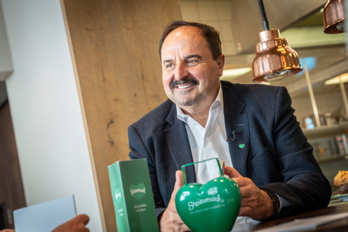 Für den September-Vollmund bietet der Graz Airport eine außergewöhnliche Kulisse und natürlich braucht es da auch einen ganz besonderen Starkoch.