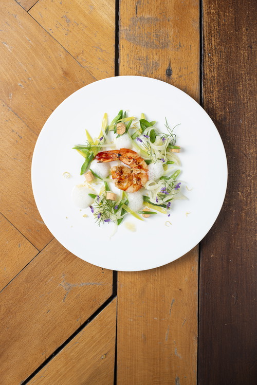 Sautierte Riesencrevetten mit unbehandelten Zitronen, Fenchel, Stängel-, Coco- und grüne Bohnen.