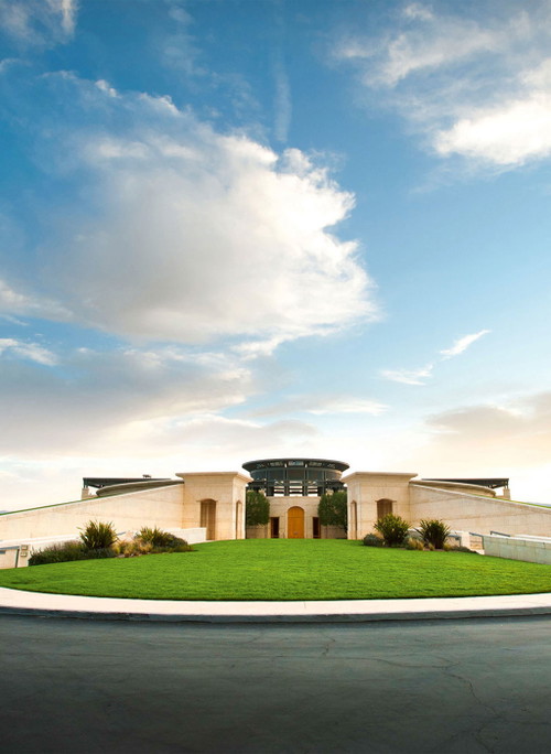 Die ikonische Opus One Winery ist ein Joint Venture zwischen Baron Philippe de Rothschild und Robert Mondavi.