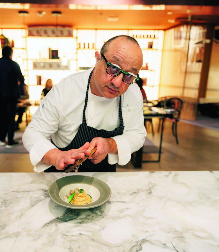 Ciccio Sultano kocht nicht nur im »Duomo«. Er prägt auch die Küchenlinie im »Pastamara« des Wiener »Ritz-Carlton, Vienna«.