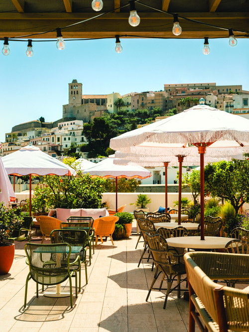 Die Dachterrasse des »The Standard«-Hotels bietet einen atemberaubenden Ausblick – und speisen lässt es sich dort auch ganz fein.