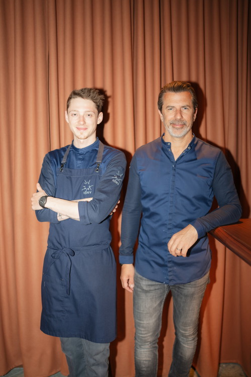 Valentin Sträuli (l.) mit Andreas Caminada (r.).