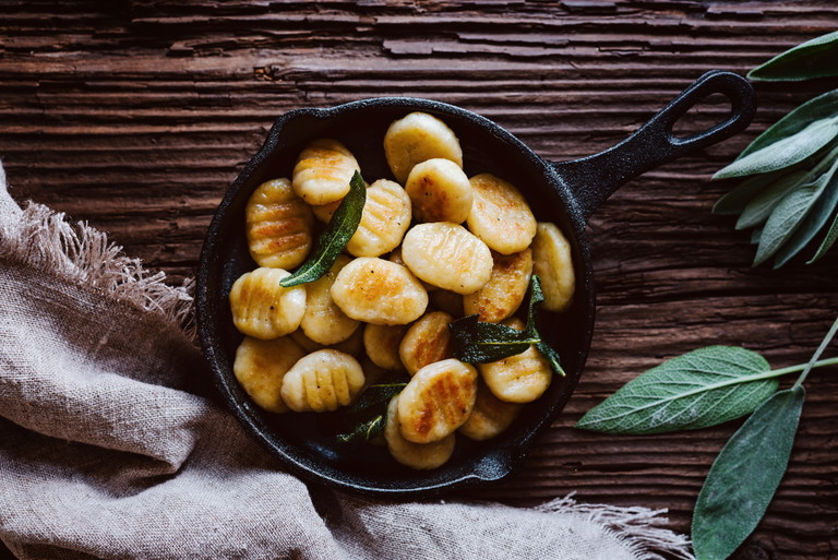 Ricotta-Käse-Gnocchi mit Salbei.