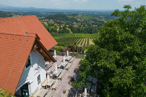 Die Buschenschank der Familie Langmann.