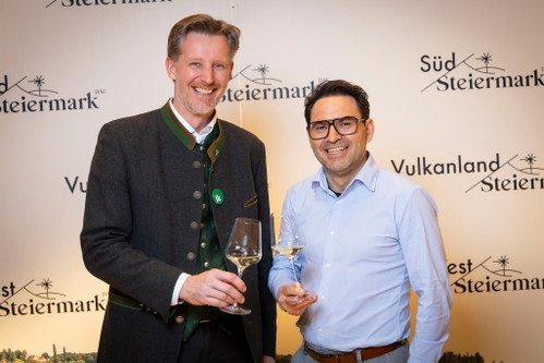 Martin Palz, Geschäftführer von Wein Steiermark, mit Obmann Stefan Potzinger.