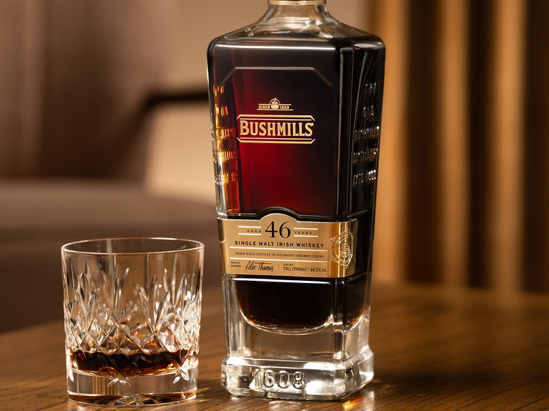 Einen älteren Irish Single Malt gab es noch nie. Der 46 Year Old Single Malt Irish Whiskey »Secrets of the River Bush« stellt damit einen neuen Rekord auf.