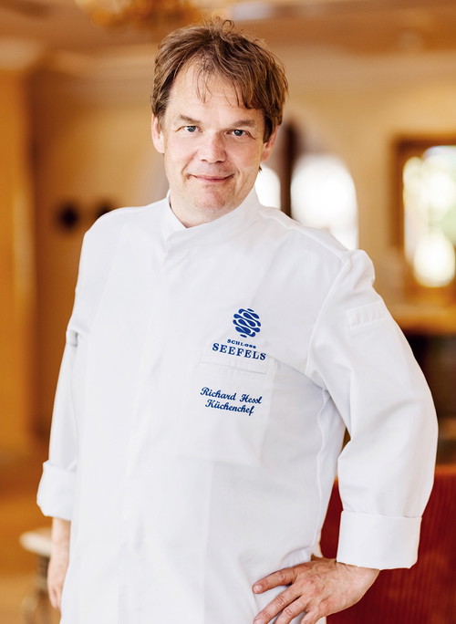 Chefkoch Richard Hessl sorgt im »Schloss Seefels« mit seinem grünen Menü und dem Osterfrühstück für unvergessliche kulinarische Freuden.