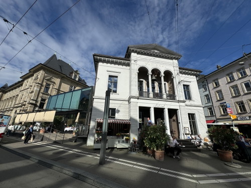 Das Restaurant befindet sich direkt am Bahnhof Winterthur. 