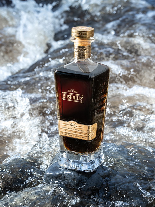 der »Bushmills 46 Year Old – Secrets of the River Bush« ist der älteste Irish Single Malt Whiskey der Welt.