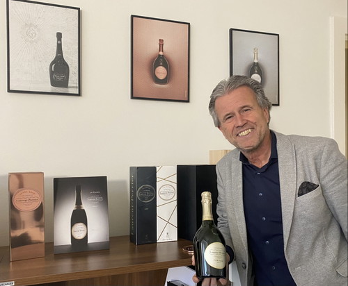 Thomas Schreiner in seinem Büro in einer Villa am Rand der Wiesbadener Innenstadt. 