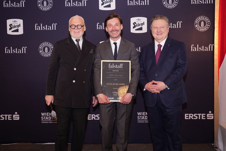 Josef Neulinger wurde im Falstaff Restaurantguide 2025 als Sommelier des Jahres, präsentiert von Coravin, ausgezeichnet. 
 »Almhof Schneider«, Lech