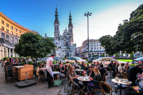 Die Gegend rund um die Mokotowska-Straße lockt mit Designgeschäften, Cafés und edlen Boutiquen.