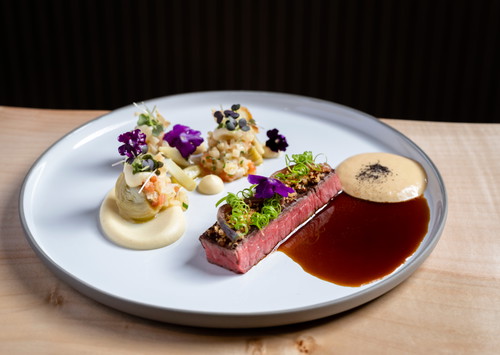 Wagyu Rinderrücken, Artischocken Hoch 3, Mark &amp;  Sardellen.
