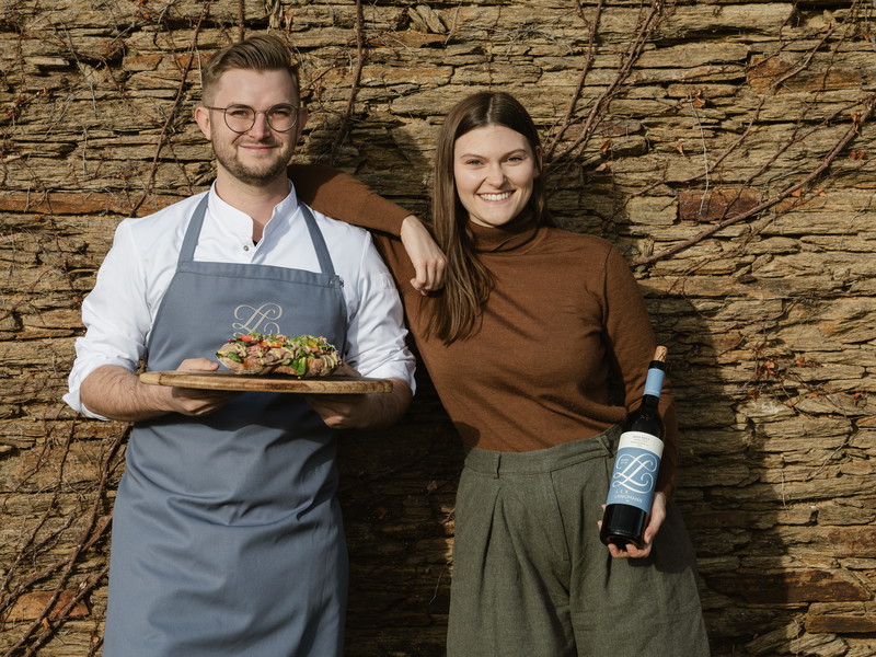 Chefkoch Florian Dreshaj mit Winzerin Verena Langmann.