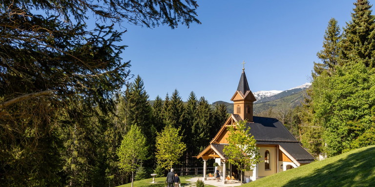 Der Knappenhof in Reichenau an der Rax lockt mit eigener Kapelle.