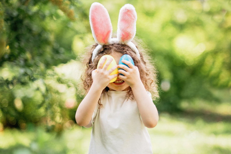 Das Verstecken von Eiern und Schokolade zu Ostern ist ein Brauch mit vielschichtigen Ursprüngen. 
