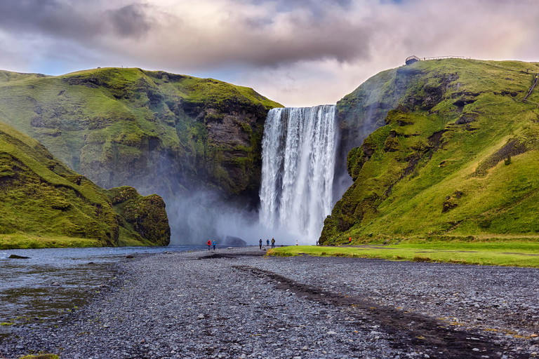Unvergleichlich schön – der Skogafoss Wasserfall in Island.