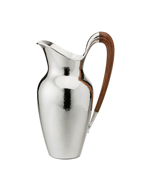 MEISTER 1881 COLLECTION
Wasserkanne in zwei Grössen in gehämmertem Sterlingsilber, Holzgriff, handgefertigt, Preis auf Anfrage
