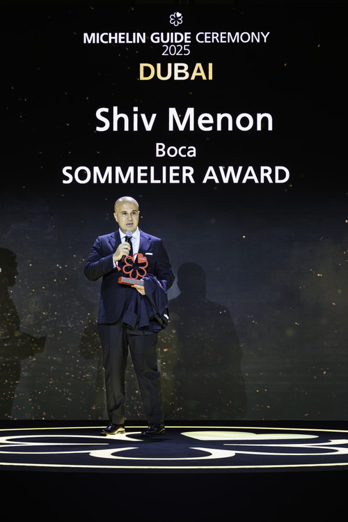 Shiv Menon erhält den Sommelier Award.