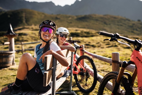 Stimmungsaufheller: Die hochalpine Kulisse auf den Mountainbiketrails rund um Ischgl wirkt wie Gute-Laune-Doping.