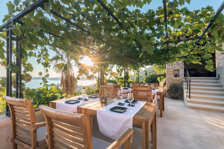 Das elegante Adults-Only-Haus »Ninon« bei Dubrovnik bietet neun stilvolle Zimmer und ist ein ideales Hideaway für Ruhesuchende.