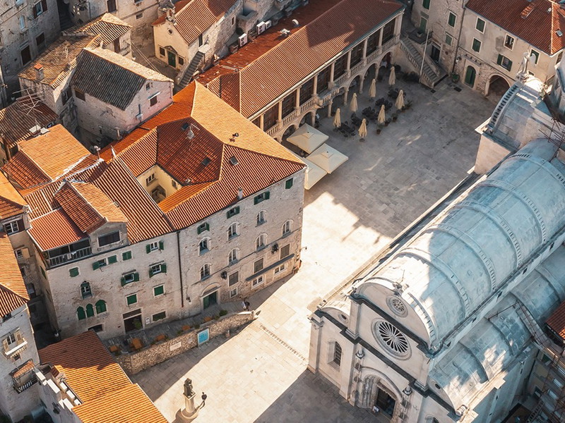 Panoramablick auf die Kathedrale des Heiligen Jakob.