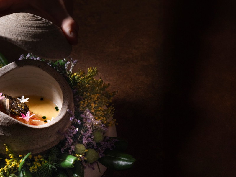 Im »Trescha« kombiniert Koch Tomás Treschanski gern Techniken und Erfahrungen aus dem Ausland mit Zutaten aus Argentinien – mit aufregenden Resultaten. 2024 bekam er den »Young Chef Award«.
