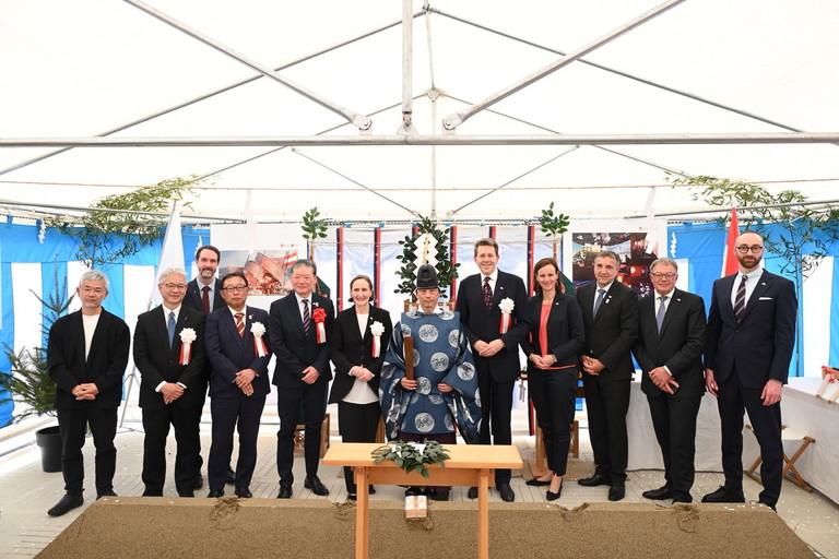 Der Spatenstich für den Österreich-Pavillon mit hochrangigen Vertretern. Rund 161 Länder präsentieren in Osaka sich und ihre Ideen für die Zukunft.