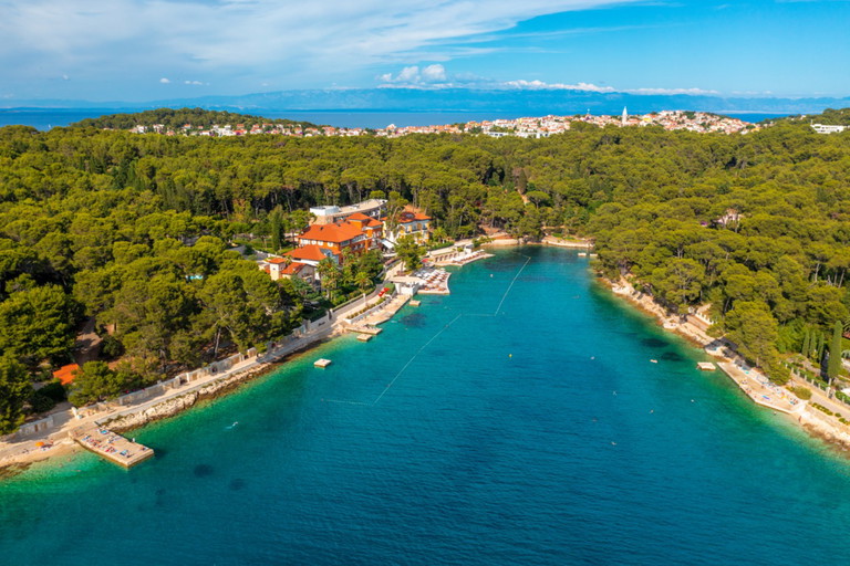 Luftaufnahme der Čikat-Bucht.