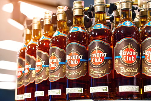 Nachdem Bacardi 1960 die Flucht aus Kuba antreten musste, ist Havana Club heute die führende Rum-Marke aus Kuba.