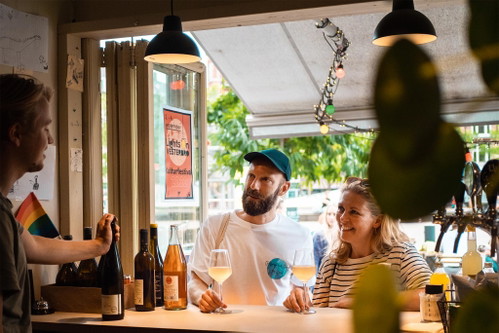 Kopenhagen ist bekannt für seine lebendige Restaurant- und Weinbarszene – ein wahres Mekka für Foodies aus aller Welt.