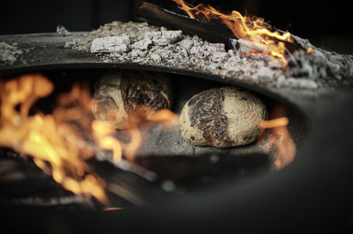 Sauerteigbrot im Feuerring.