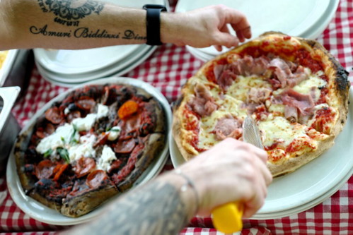 Pizza-Party am Seeufer: Hunderte Stück gab das »Bottega«-Team aus Klagenfurt beim relaxten Empfang für die Bartender aus.